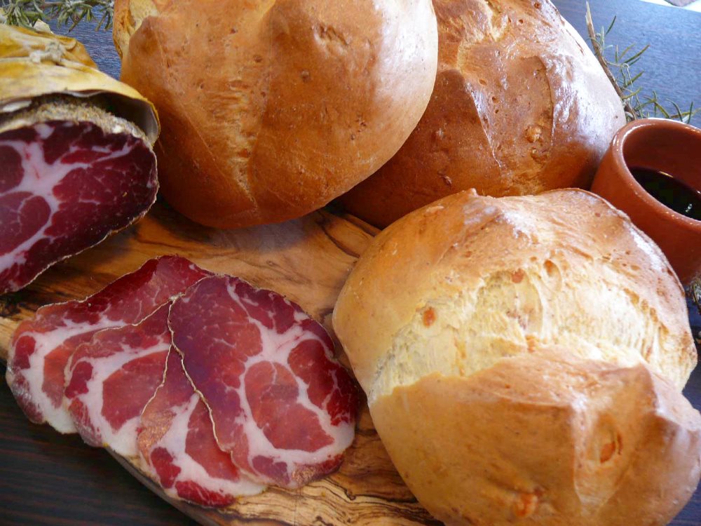 PASQUA IS COMING
Traditional Tuscan recipe: Easter's Pizza
