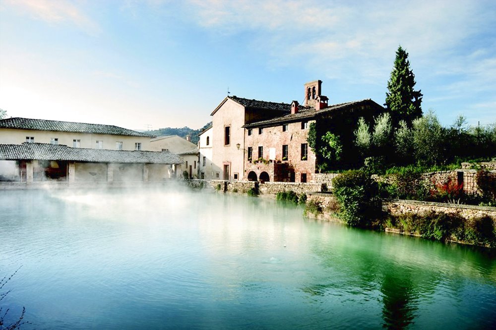 SAN QUIRICO AND BAGNO VIGNONI: IN THE HEART OF VAL D’ORCIA
Section: our villages, historical gems between Val d’Orcia and Valdichiana
